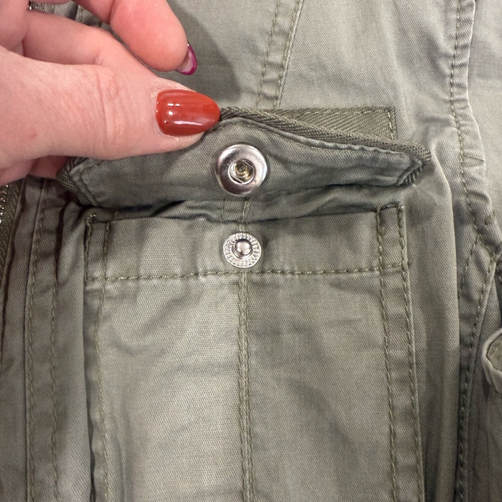 White House Black Market Sage Green Women's Vest - Picture 9 of 10